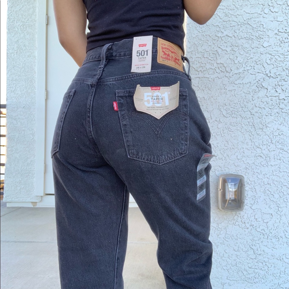 NWT Levi’s 501 Taper Cropped - Black